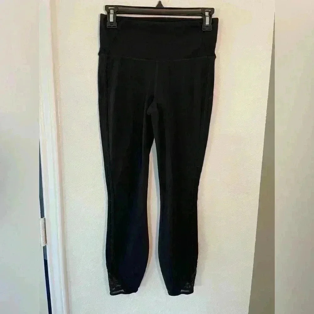 Athleta Black Salutation High Rise Capri Mesh Cutout Womens Size Small